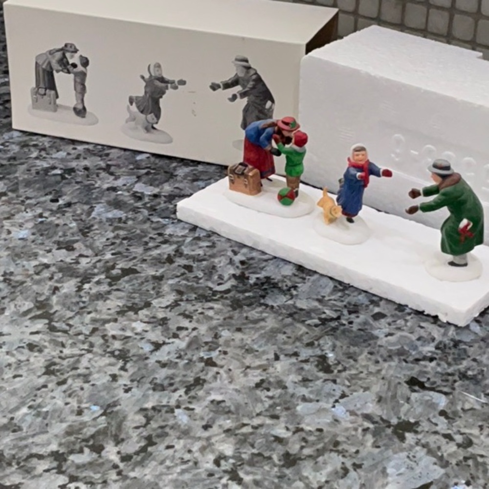 Department 56, Welcome Home, set of three